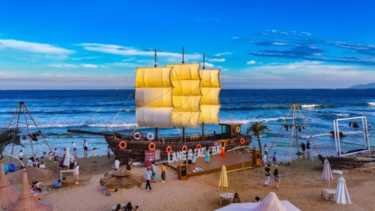 青岛西海岸新区金沙滩啤酒城的风里藏着限定款的浪漫心动