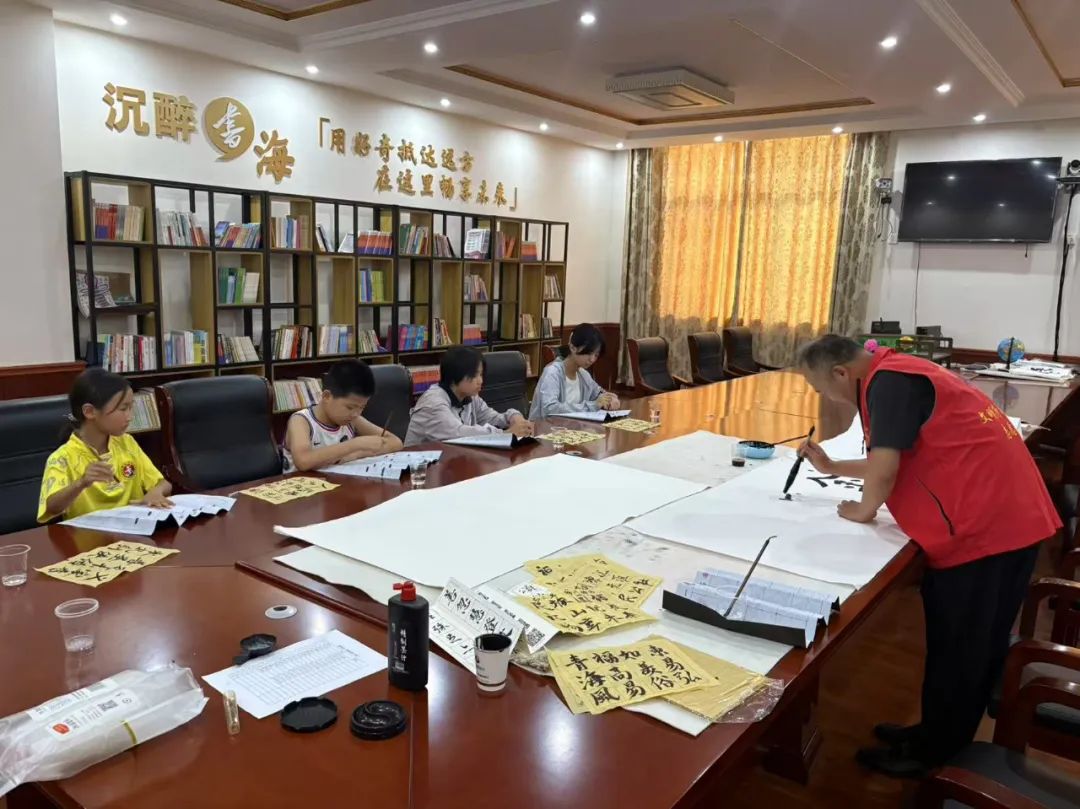 菏泽鲁西新区岳程街道琵李社区开展书法学习活动