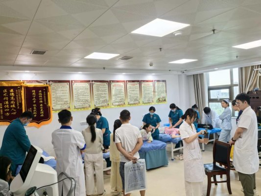中医共助未来脊梁 曹县中医医院康复三科开展脊柱侧弯防治专项培训活动