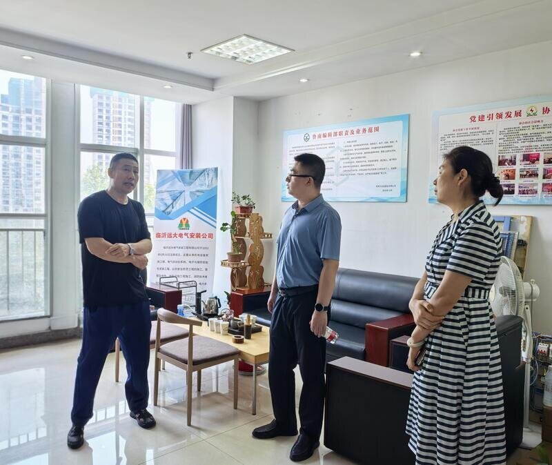 临沂市科协领导调研学会工作