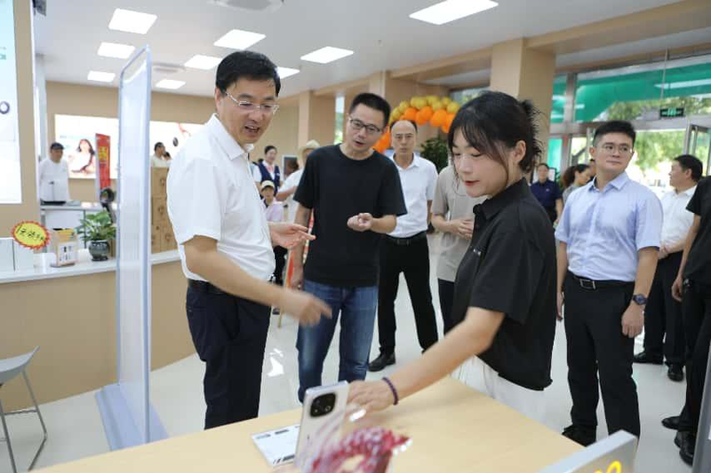 泰安联通上河桥营业厅重装开业！携手OPPO、VIVO等多品牌打造全新终端体验中心(图3)