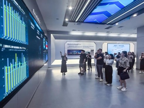 3db2986a712a4347b0d277937b1c88ad~tplv-tt-origin-web_gif