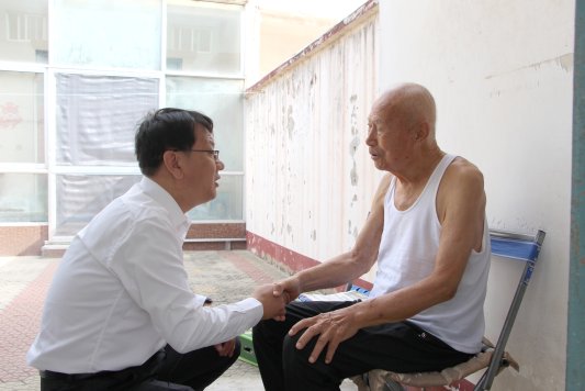 曹县中医医院走访慰问离休老干部