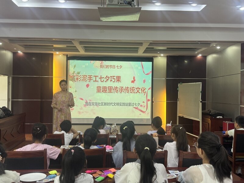 上高街道双龙社区：彩泥手工七夕巧果 童趣里传承传统文化