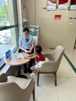 曲阜农行网点化身临时托儿所 服务有温度获点赞