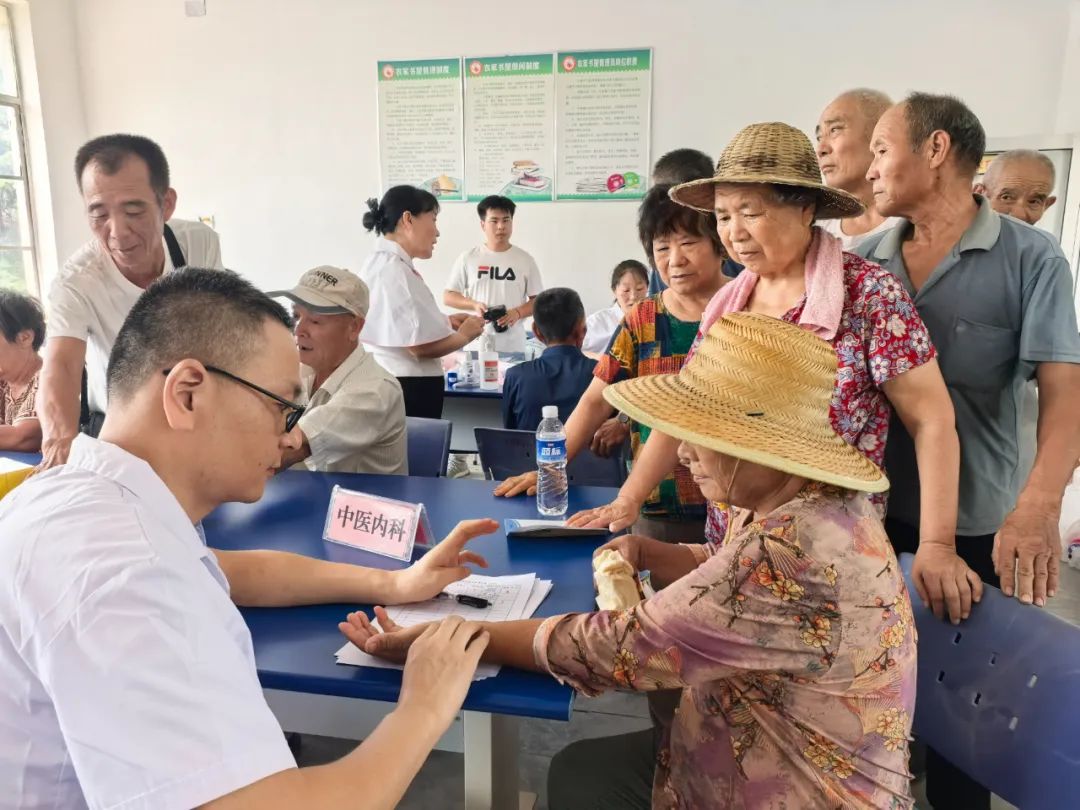 【中医药文化服务月】传承中医药文化 共创健康新风尚 ——济南市中西医结合医院走进高庄街道北梨沟村幸福院开展健康宣讲与义诊活动