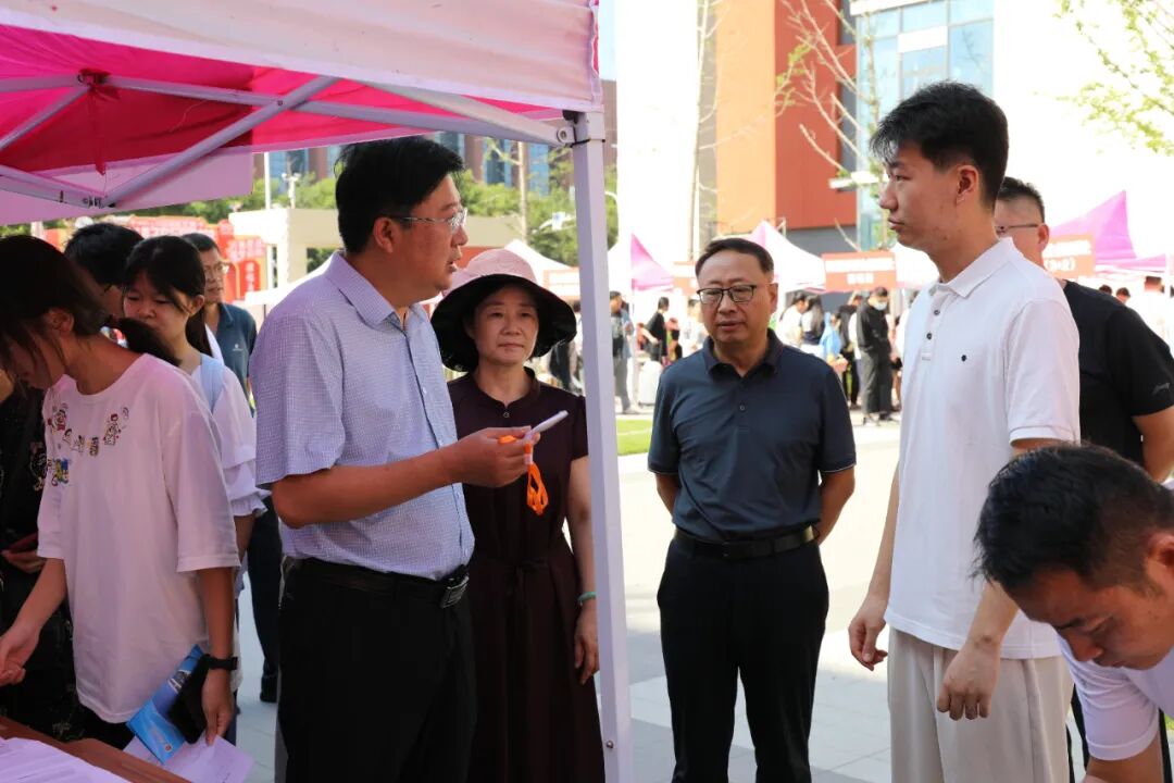 一见倾“新”!临沂艺术学校2025级新生报到!