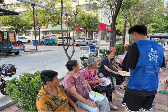 聊城大学药学与食品工程学院举办“清理药箱除隐患 守护健康在身边”社区实践活动