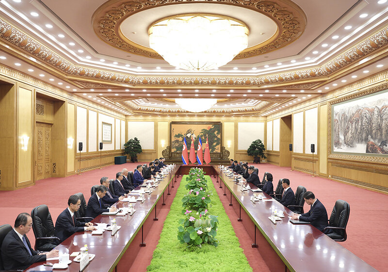 9月4日晚,中共中央总书记、国家主席习近平在北京人民大会堂同来华出席纪念中国人民抗日战争暨世界反法西斯战争胜利80周年活动的朝鲜劳动党总书记、国务委员长金正恩举行会谈。