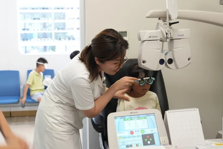 开学必备清单漏了它?郑州普瑞眼科:建立儿童视力健康档案,科学防控近视发展