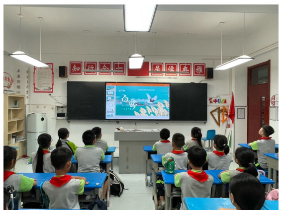 白露至,秋意浓——临沂北园路小学开展“白露”主题实践活动