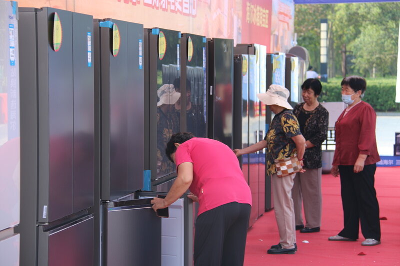 “约惠”郓城秋意浓 秋博会里淘货忙