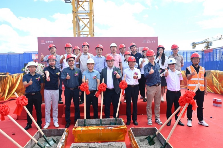 中建四局交通投资建设有限公司西南分公司承建和安花园项目1、3、4号楼主体顺利封顶