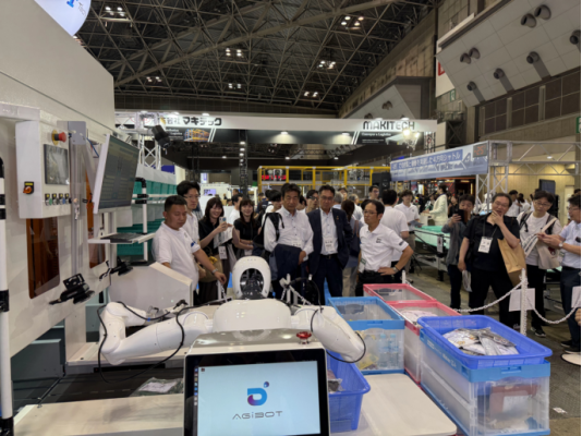 智元机器人携手德马科技亮相日本国际物流展,具身智能解决方案获三菱、优衣库等巨头关注