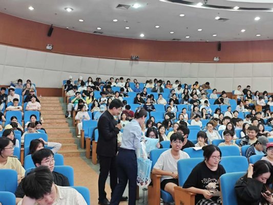 进校园主题班会2