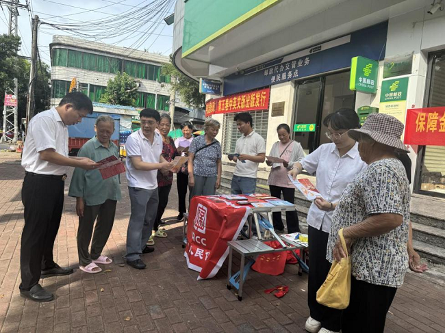 中国人保寿险玉林市容县支公司开展“保障金融权益 助力美好生活”宣传活动