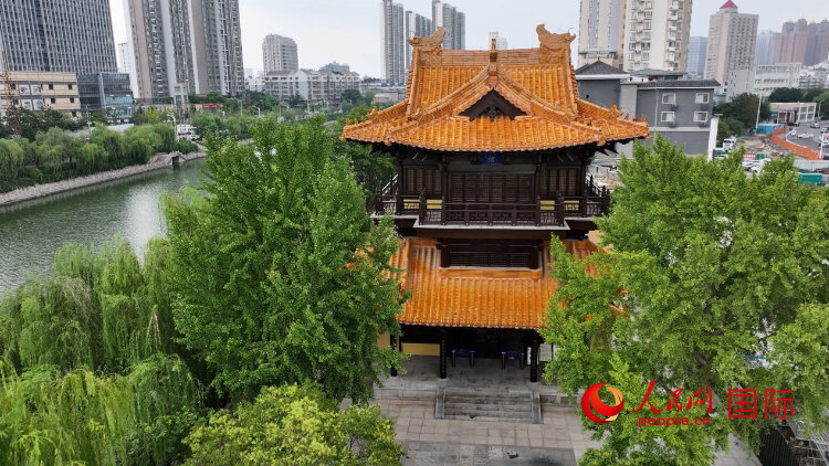 黄楼外观。人民网记者 余乐摄