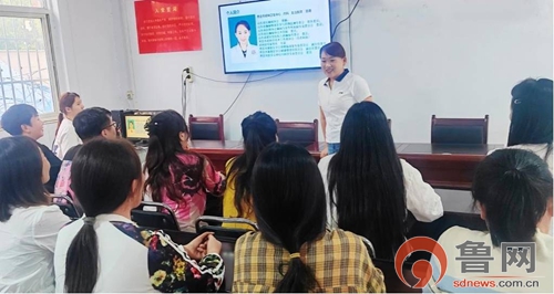 枣庄市立二院大夫进社区 守护居民“脑”健康