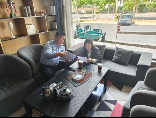 济南市公安局莱芜分局口镇派出所深耕辖区商铺 织密沿街“禁毒防护网”