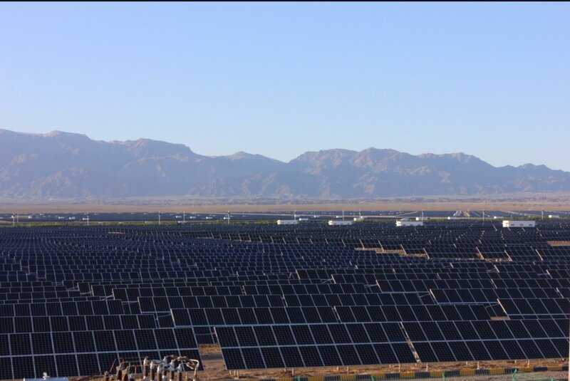 哈密石城子光伏电站一期项目。祖拉兰·依沙克摄