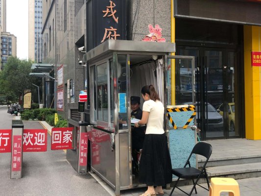 德州中支走进戎府小区开展防范非法金融活动宣传2