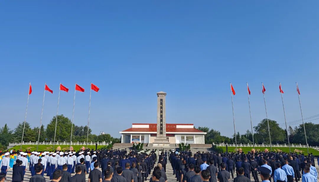 菏泽市举行向人民英雄敬献花篮仪式