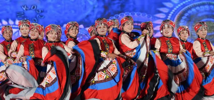 邹平:农民欢舞迎国庆