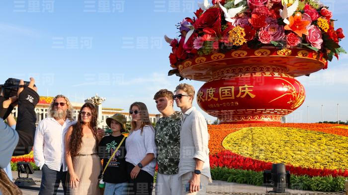 超级黄金周展现流动中国活力和潜力