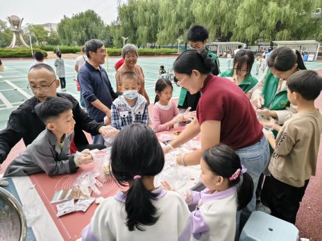 济南市莱芜区凤城街道新甫社区:“绿马甲”闪亮登场 志愿情温暖社区