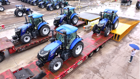 3雷沃四驱大马力拖拉机即将发运
