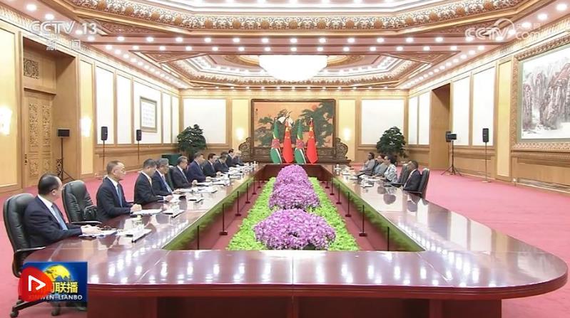 习近平会见多米尼克总统伯顿