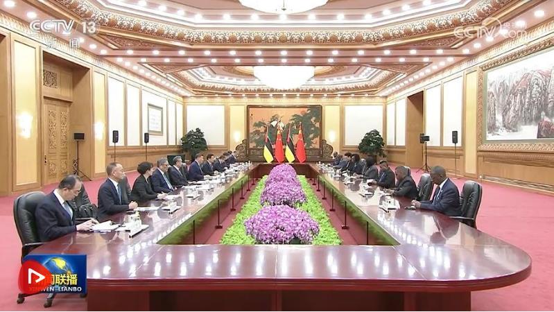 习近平会见莫桑比克总理莱维