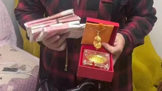 两名“车手”作案即落网 3.5万元+60克黄金被淄博警方全数拦截