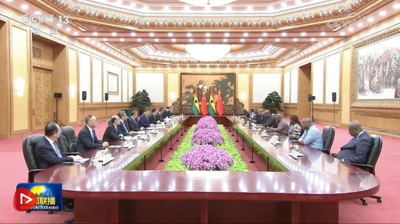 习近平会见加纳总统马哈马