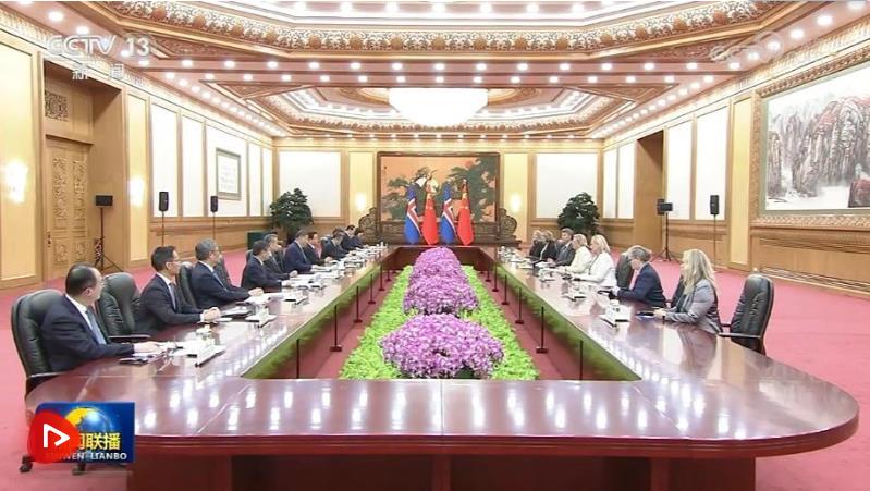习近平会见冰岛总统托马斯多蒂尔