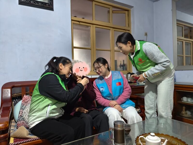 济南市莱芜区凤城街道社工站开展“老友探访”爱心帮扶志愿服务系列活动