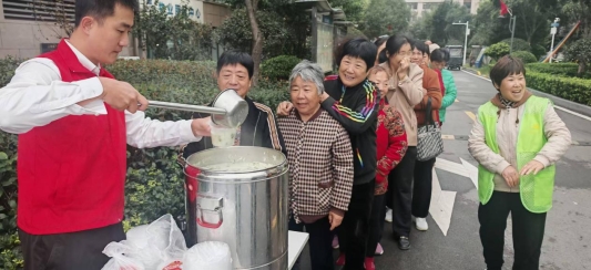 10月10日“暖心早餐送邻里，温情服务暖人心” (6)