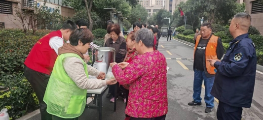 10月10日“暖心早餐送邻里，温情服务暖人心” (4)