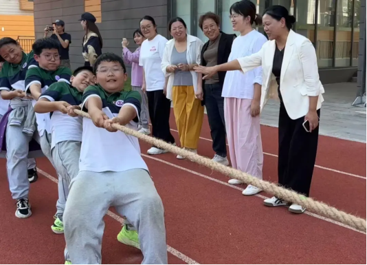 青春力量 绳彩飞扬