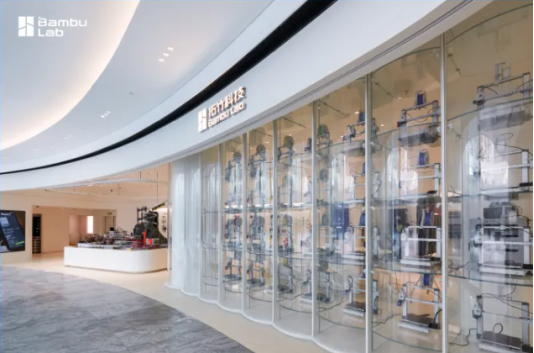 16万人次国庆挤爆门店,拓竹P2S火爆抢购中