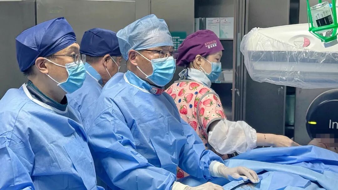 心无旁“物”圆梦心脏无“缺”——山东大学齐鲁第二医院完成全国罕见大缺损全降解封堵器植入术