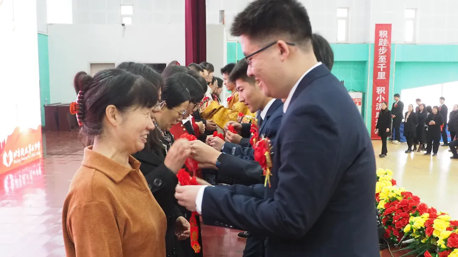 “青春 成长 感恩 责任”2025年延庆五中高三年级成人礼