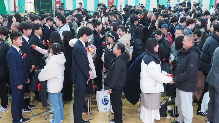 “青春 成长 感恩 责任”2025年延庆五中高三年级成人礼