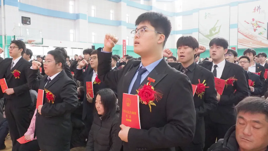 “青春 成长 感恩 责任”2025年延庆五中高三年级成人礼