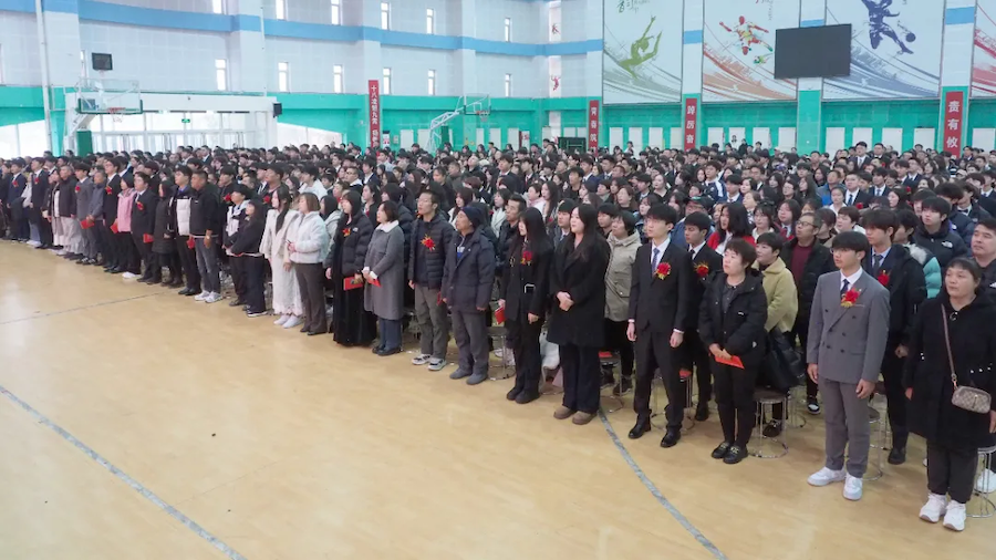 “青春 成长 感恩 责任”2025年延庆五中高三年级成人礼