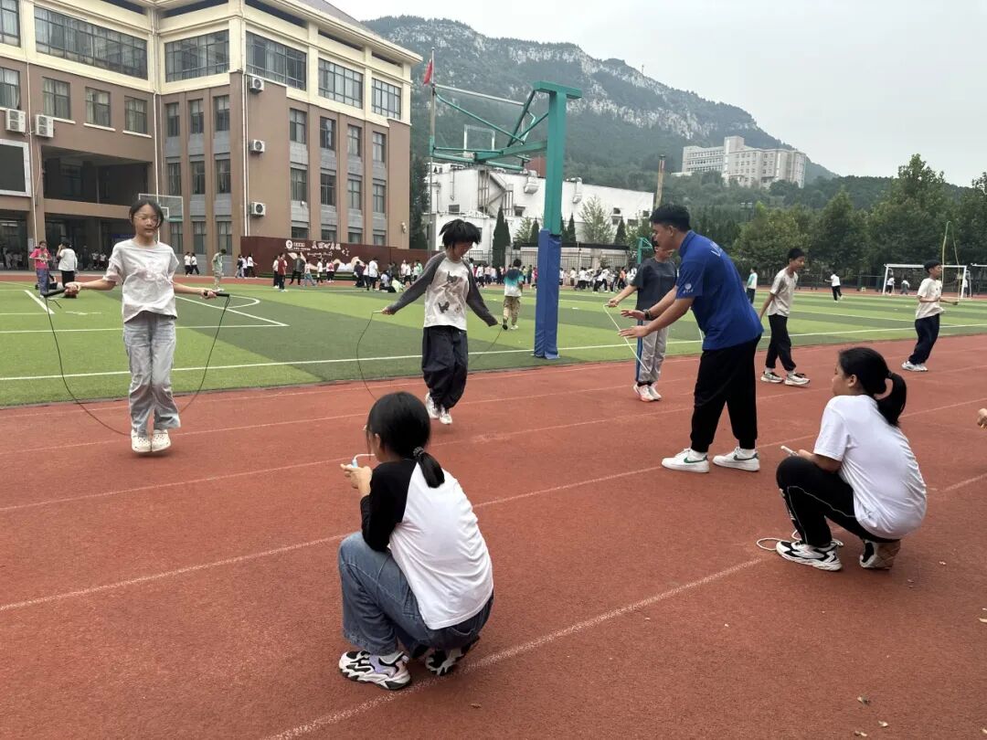 绳采飞扬 力拔山河——济南市景山小学推出特色班本课程