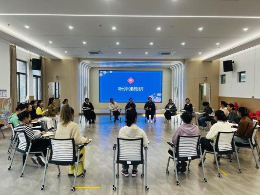 党建领航铸师德 新师亮课育栋梁 济南历下一幼开展党建与教研融合的听评课活动