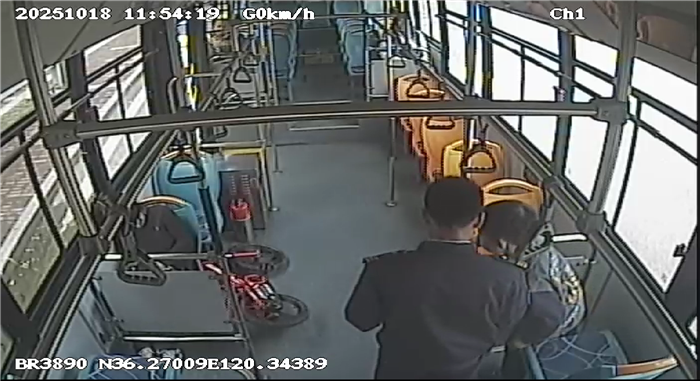 ¡°Ð¡º¢¸ç¡±¶À×Ô³öÃÅÃÔÁË·£¬³ÇÑô°ÍÊ¿¼ÝʻԱÎÂůÏàÖú