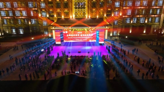 齐鲁医药学院举办纪念中国人民抗日战争暨世界反法西斯战争胜利80周年合唱比赛