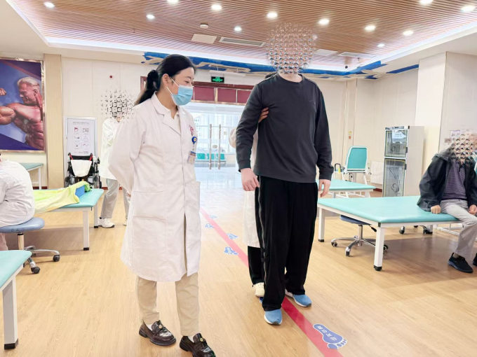 从瘫痪到自理:38岁脑梗死患者在济南南郊医院康复科的康复之路